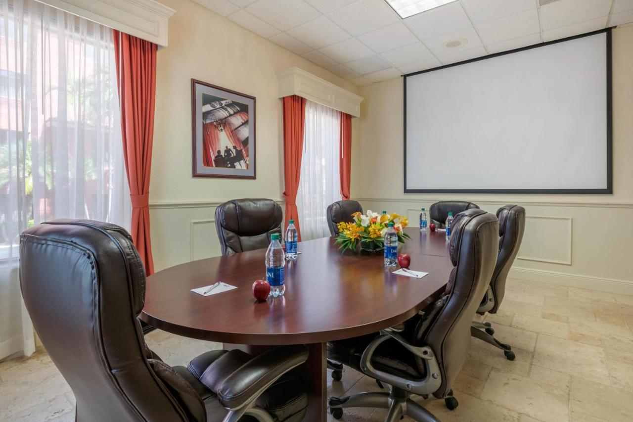 Best Western Plus Palm Beach Gardens Hotel & Suites And Conference Ct Bagian luar foto